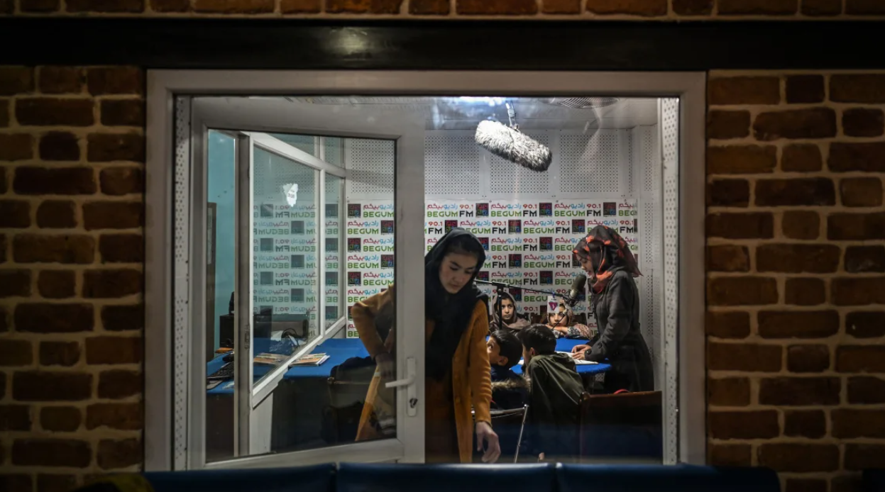 stasiun-radio-khusus-perempuan-di-afghanistan-ditutup-oleh-taliban